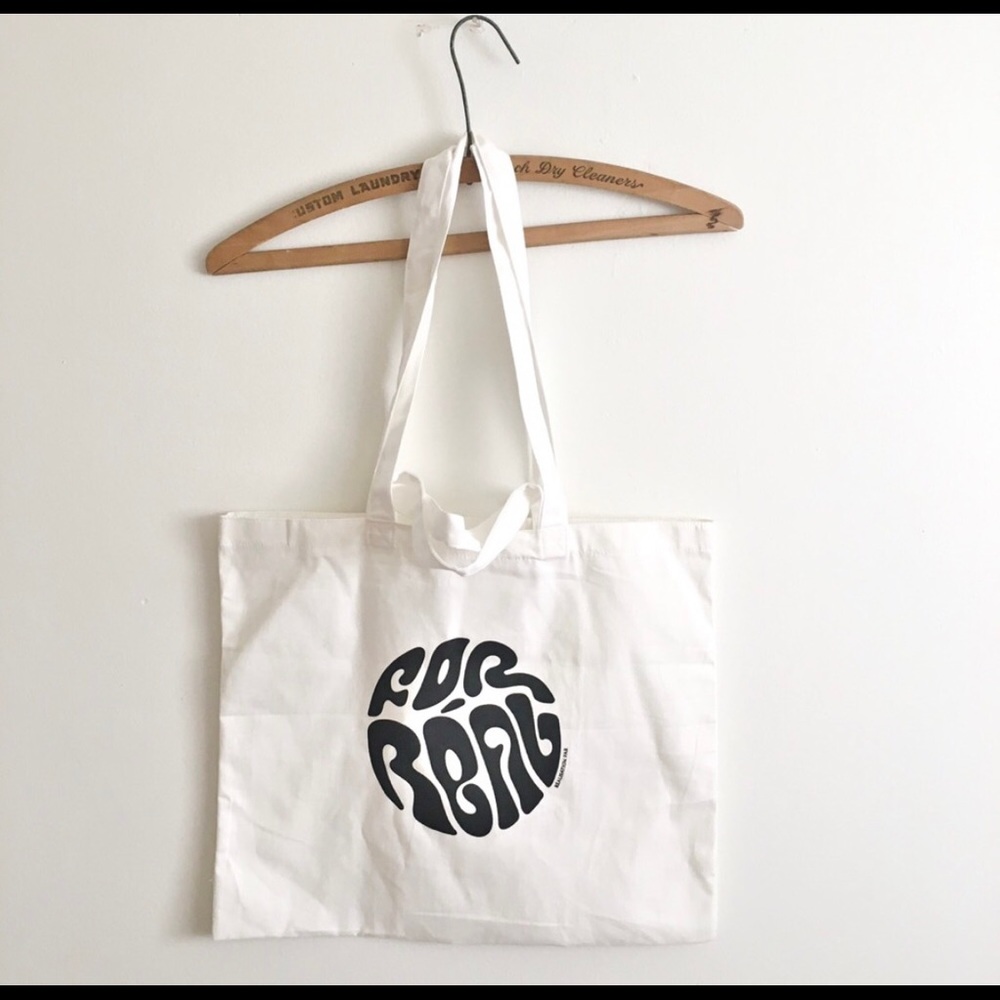 White cloth realization par tote bag with logo